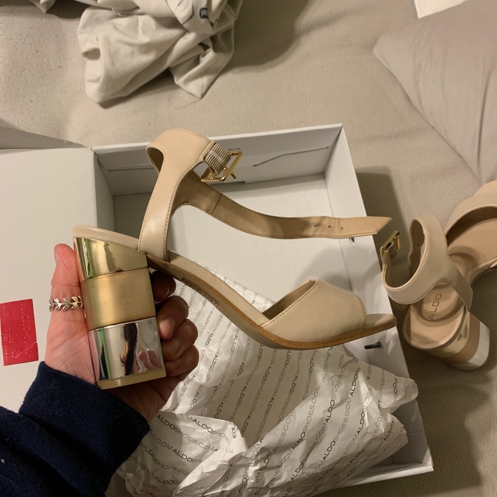 Peep toe sandals